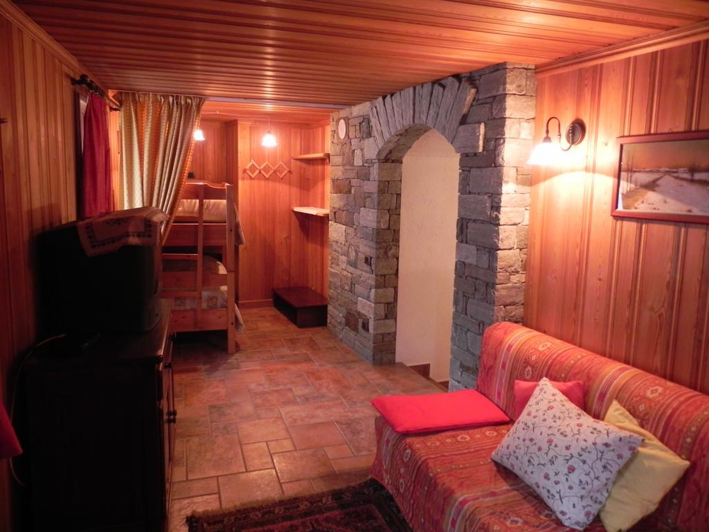 Le Vieux Rascard Chambres D'Hotes Champoluc Room photo