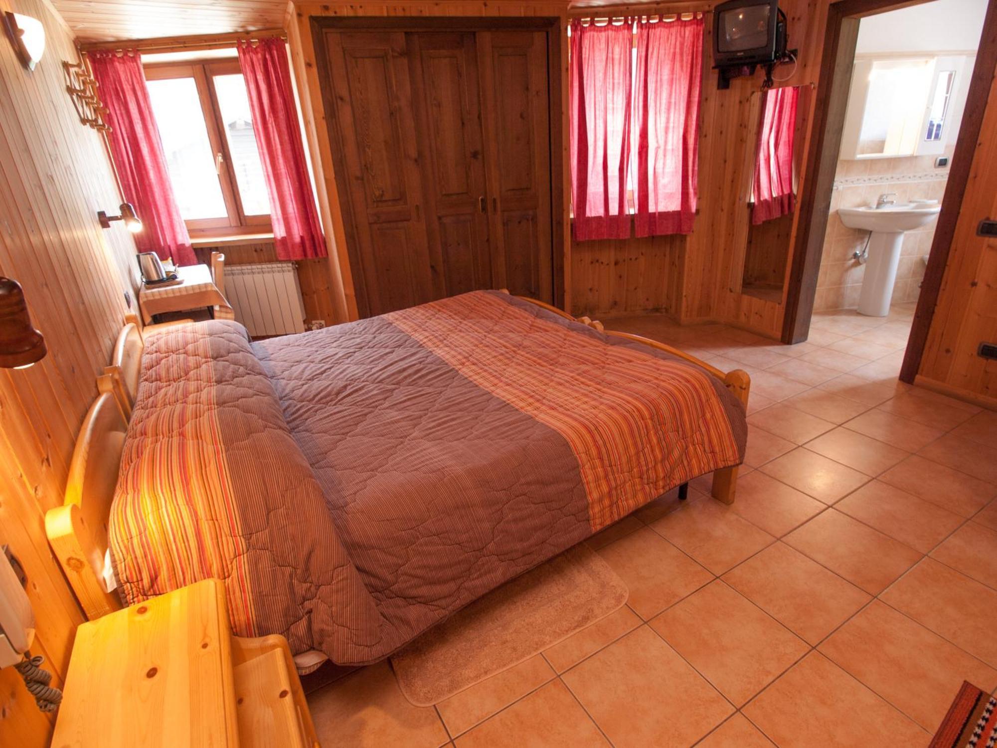 Le Vieux Rascard Chambres D'Hotes Champoluc Room photo