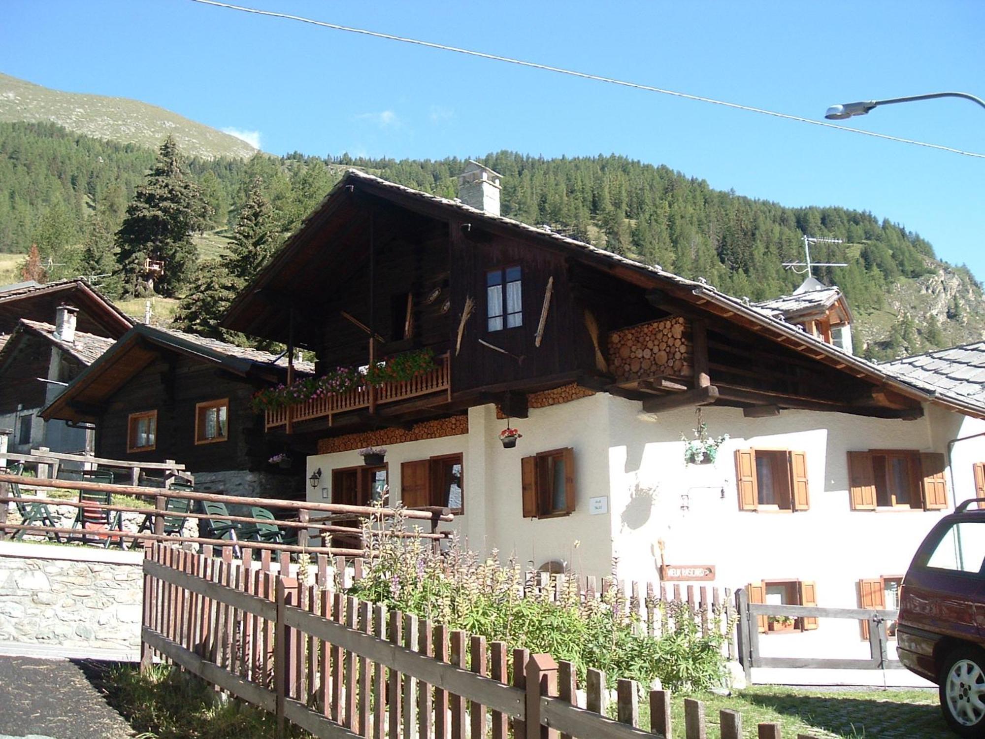 Le Vieux Rascard Chambres D'Hotes Champoluc Exterior photo