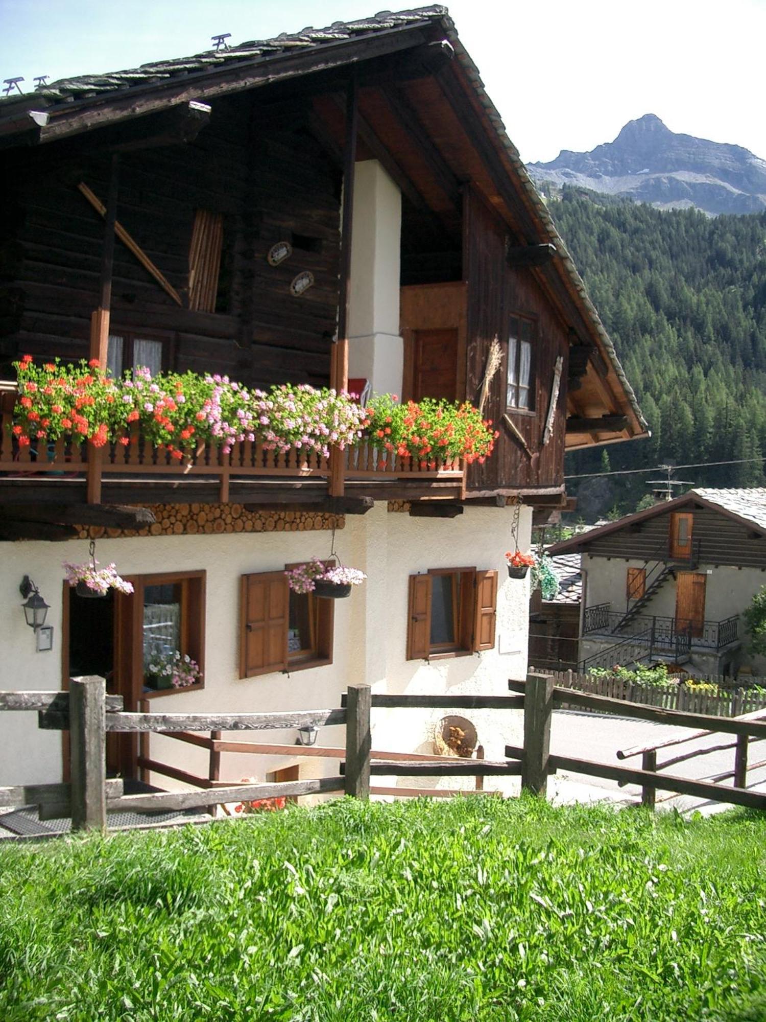 Le Vieux Rascard Chambres D'Hotes Champoluc Exterior photo