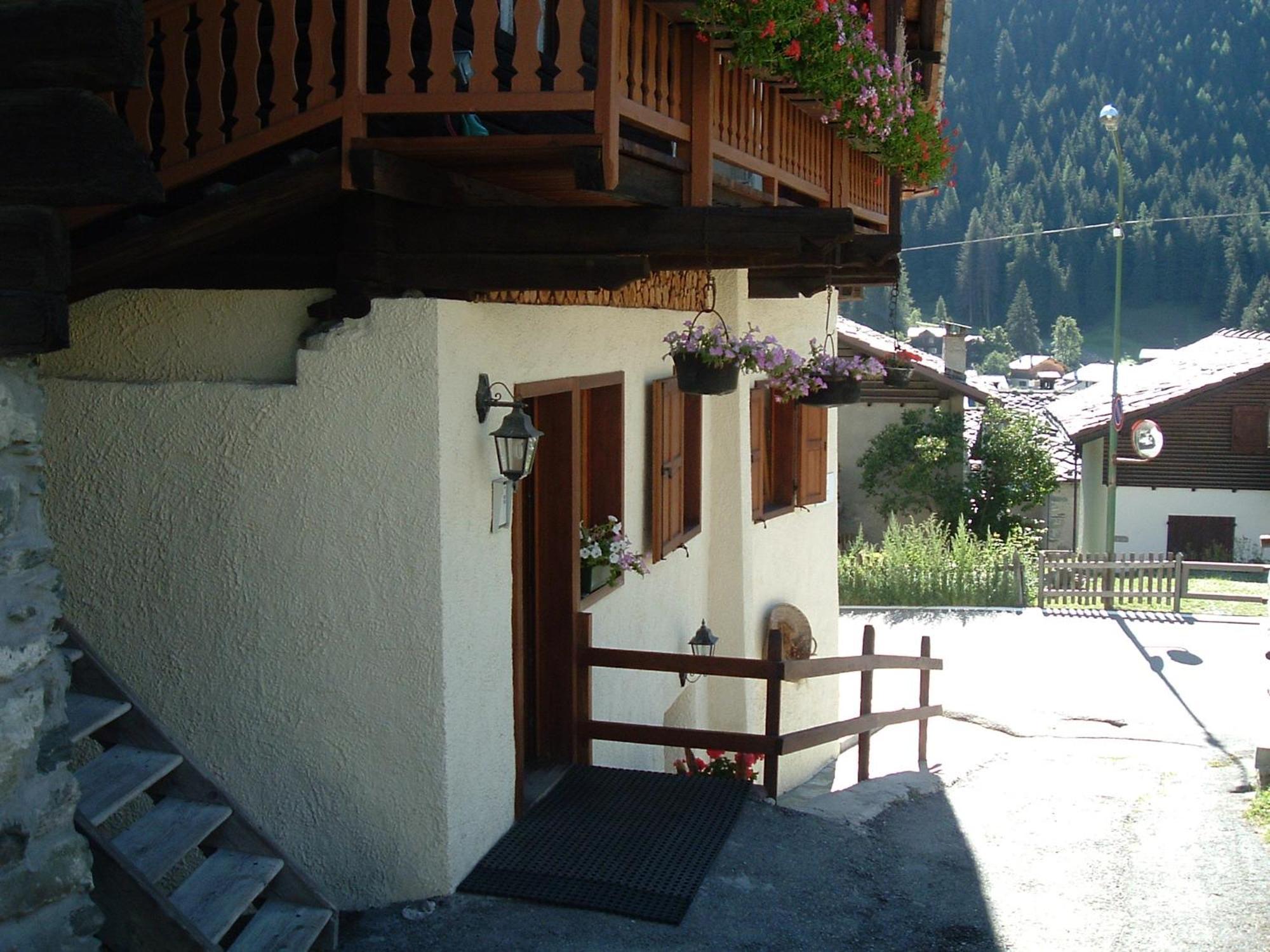 Le Vieux Rascard Chambres D'Hotes Champoluc Exterior photo