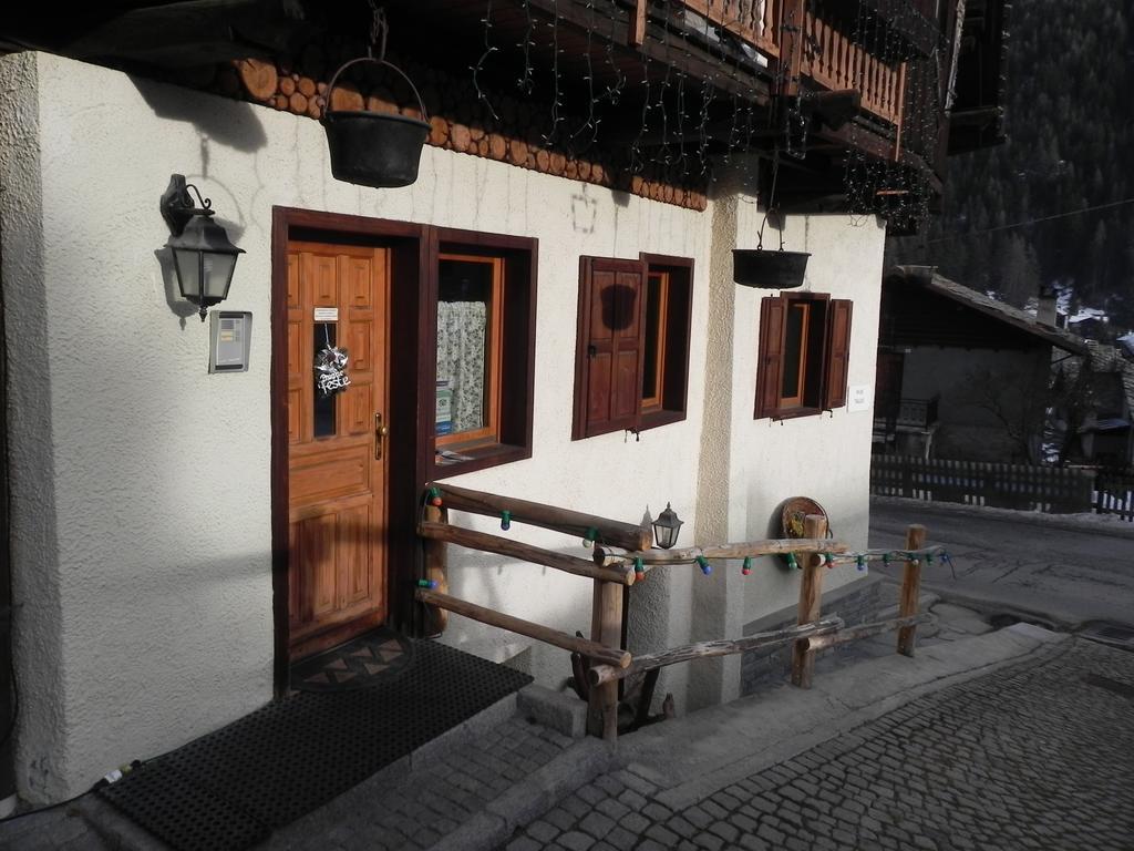 Le Vieux Rascard Chambres D'Hotes Champoluc Exterior photo